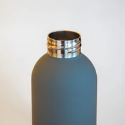 Ecohub NZ Palette Insulated Water Bottle (500ml) Slate Grey - matte and steel - close-up showing stainless steel threads