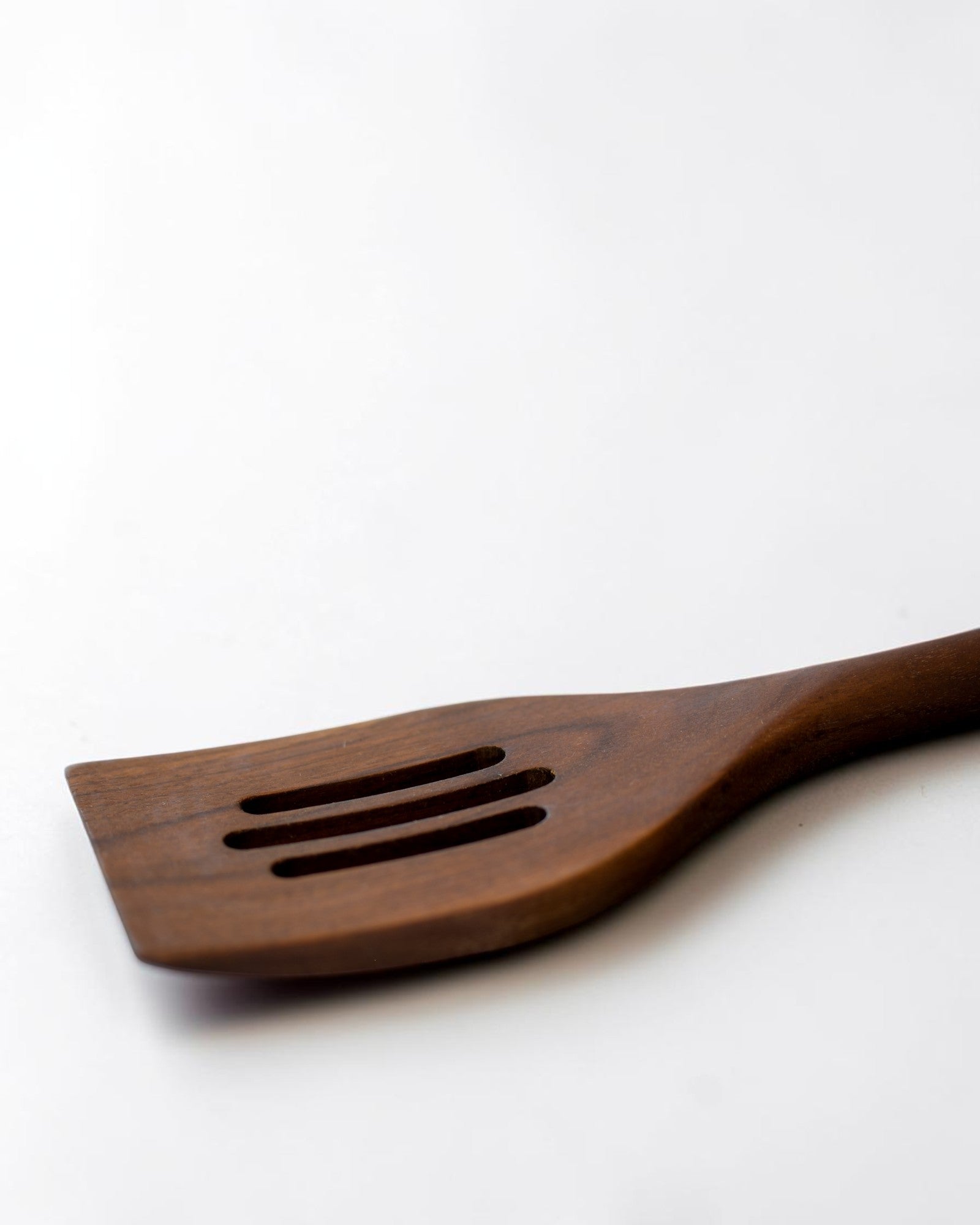 Master Walnut Slotted Spatula (35cm)